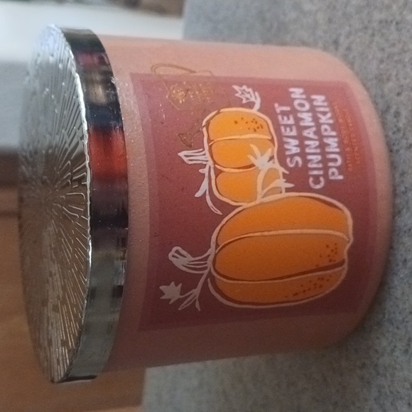 Bath & Body Works Sweet Cinnamon Pumpkin Candle - Picture 1 of 4